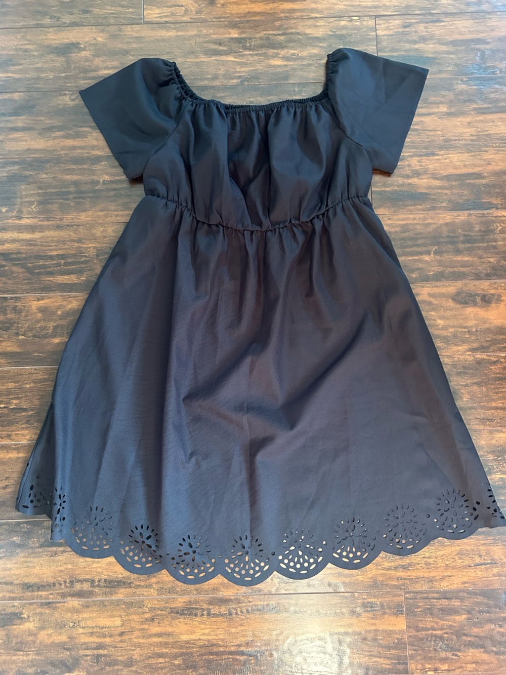NWOT Scalloped Edge Peasant Milkmaid Dress